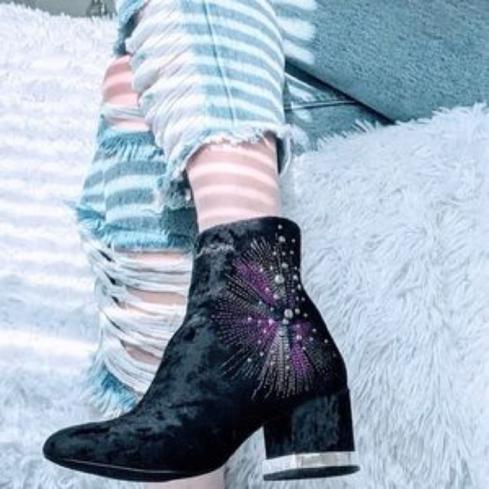 Design Lab Lord & Taylor • ‘Aunti' Embellished Embroidered Boots/Size 7.5M